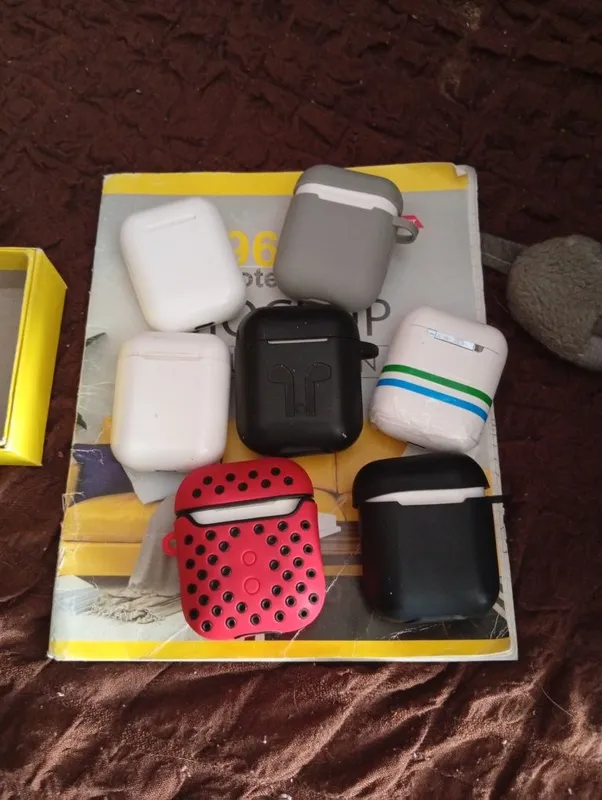airpods разные продаются