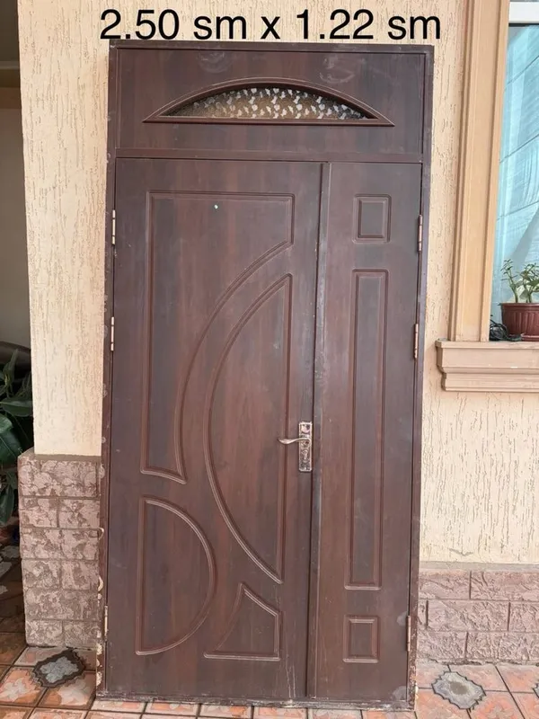Ishlatilgan kirish eshigi sotiladi Ishlatilgan kirish eshigi sotiladi