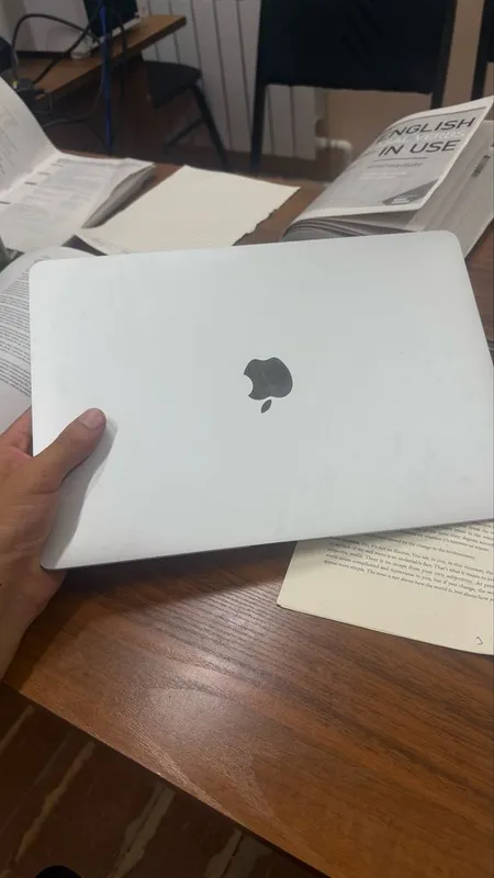 Macbook air M1, 13,3-inch 1 Macbook air M1, 13,3-inch 1