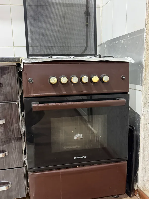 Gaz plita sotiladi, yaxshi ishlidi duxovka