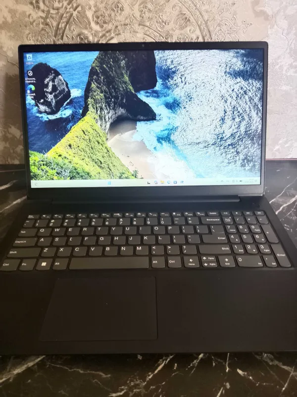 Ноутбук Lenovo Full HD экран 1