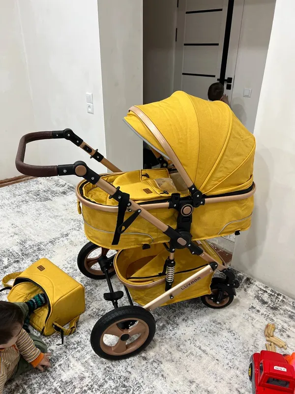 Коляска LuxMom