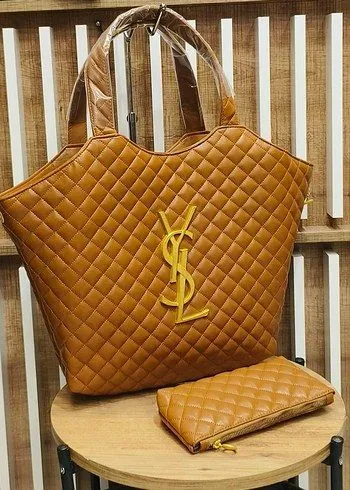 Сумка бренда Yves Saint Laurent Сумка бренда Yves Saint Laurent