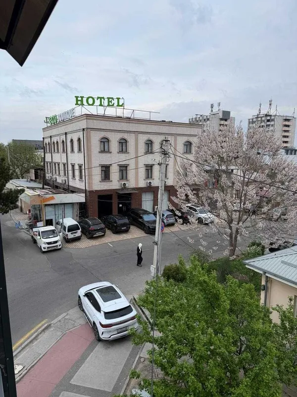 Yolni yuzida ijaraga 280 kvadratli ofis kafe restoran uchun maydon