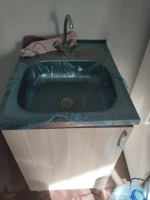 Yangi rakvina va gaz plita ishlatilmagan