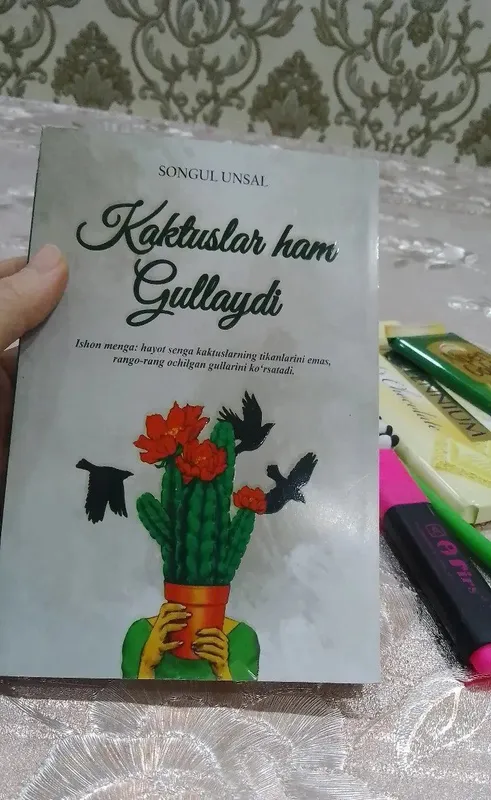 Kaktuslar ham gullaydi