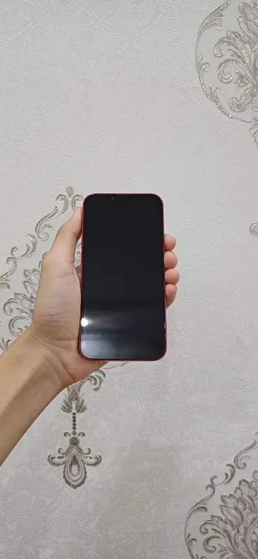 iPhone 13 qizil rang 128GB — фото 1