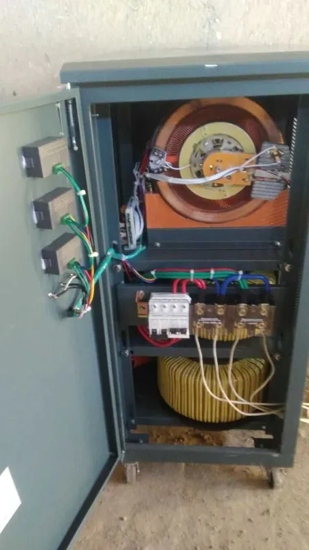 Stabilizator 30kW. Стабилизатор - Grandfar(SVC-D30000VA) 1 Stabilizator 30kW. Стабилизатор - Grandfar(SVC-D30000VA) 1