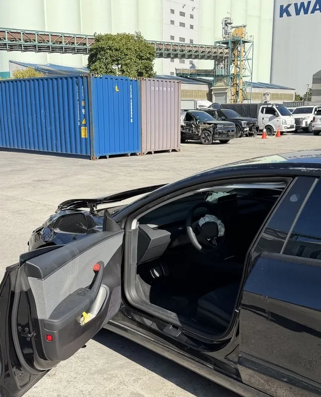 TESLA MODEL 3 2026/27 6 TESLA MODEL 3 2026/27 6
