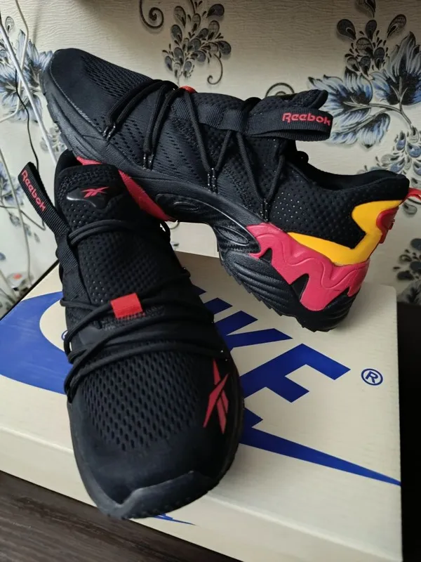 Кроссовки REEBOK 43 размер 2 Кроссовки REEBOK 43 размер 2