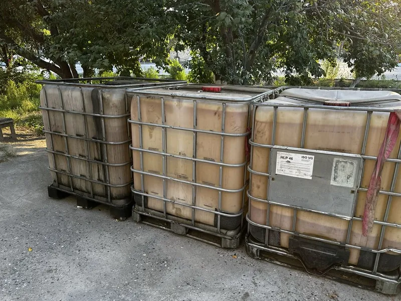 Bochka 1 t kubik 200 L temir ogʻzi ochiq moydan boʻshagan butun xolada 2 Bochka 1 t kubik 200 L temir ogʻzi ochiq moydan boʻshagan butun xolada 2
