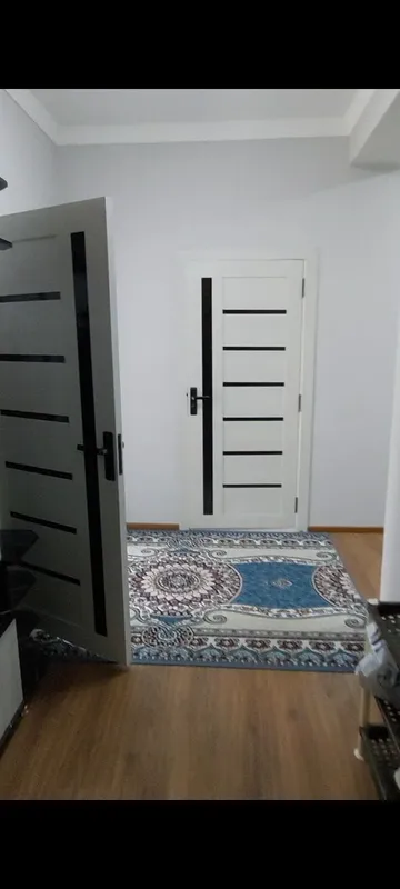 Gurlan tuman markazida 3 xonali kvartira sotiladi