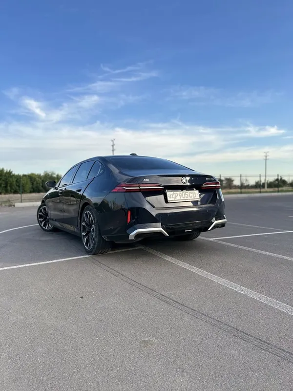 Bmw i5 40L m paket 713km zapas hod2025 с телевизором и проекцией 2 Bmw i5 40L m paket 713km zapas hod2025 с телевизором и проекцией 2