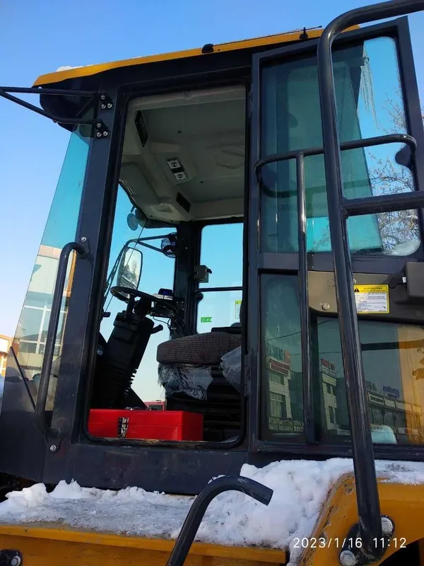 XCMG ZL50GN погрузчик 3,2 куб джойстик двойной масленый фильтр — фото 4 XCMG ZL50GN погрузчик 3,2 куб джойстик двойной масленый фильтр — фото 4