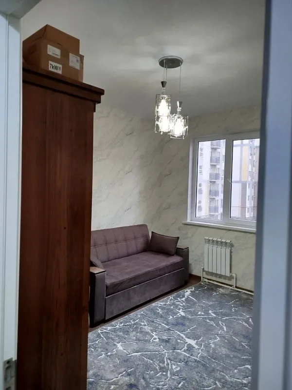 Срочно продаётся 1комнатная квартира новостройке 2 микрорайоне — фото 1