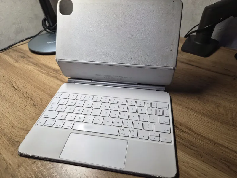 Apple Magic Keyboard 11"