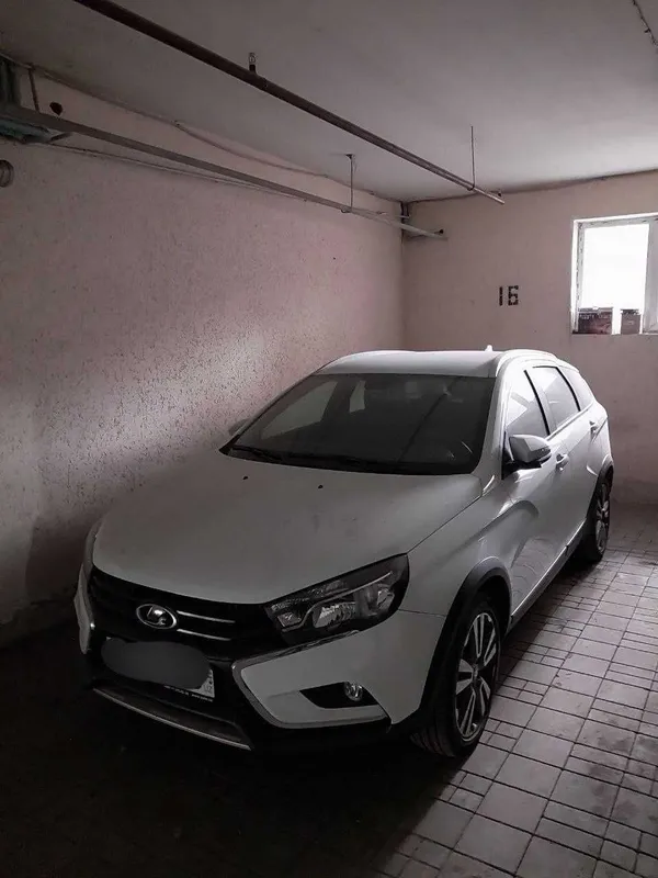 LADA Vesta SW Cross 2021 г.в., вариатор, пробег 7400 км, белая.