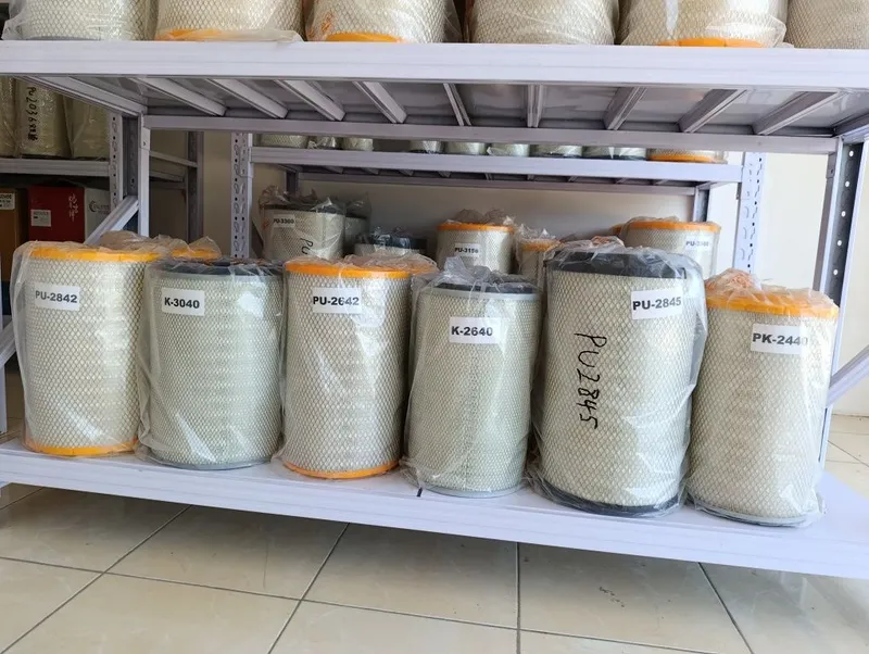 Yuk mashinalari uchun havo filtrlari sotilad. 3 Yuk mashinalari uchun havo filtrlari sotilad. 3