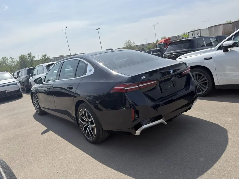 BMW i5 40L M-Sport 2025 yil — фото 2