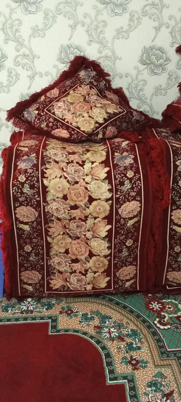 Kòrpacha yostiq nabori sotiladi Xolati yengi kashta bilan tikilgan 4 Kòrpacha yostiq nabori sotiladi Xolati yengi kashta bilan tikilgan 4
