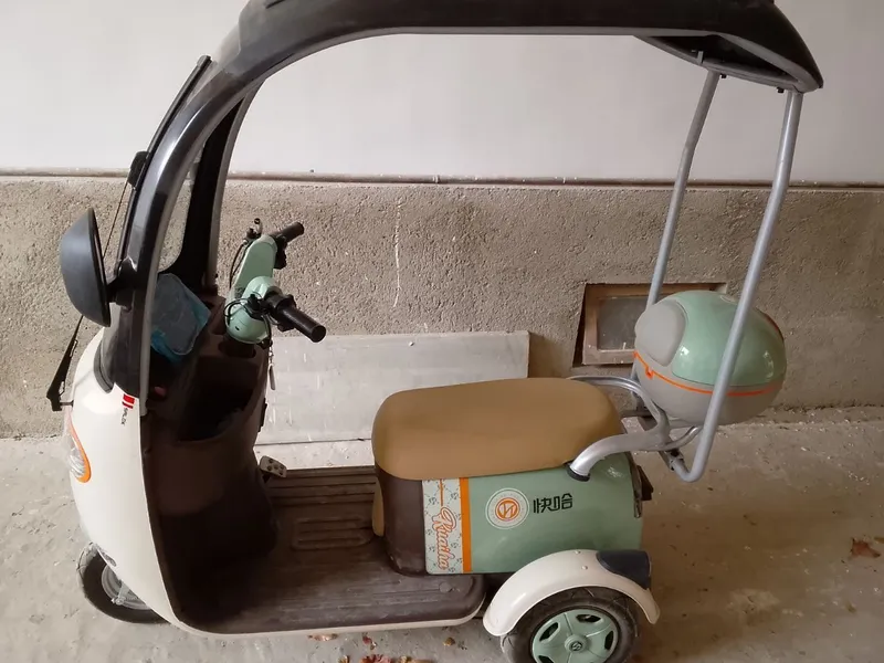 Skutr sotiladi 650$