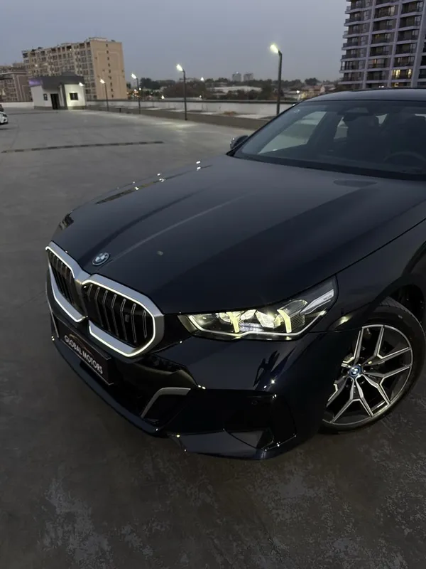 BMW i5 40L m sport — фото 2