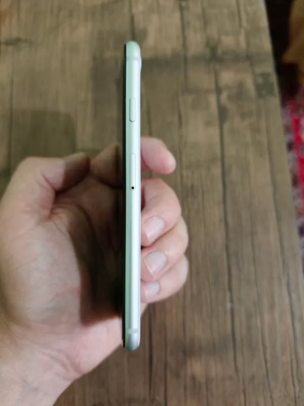 IPHONE SE 128GB (2020) 3 IPHONE SE 128GB (2020) 3