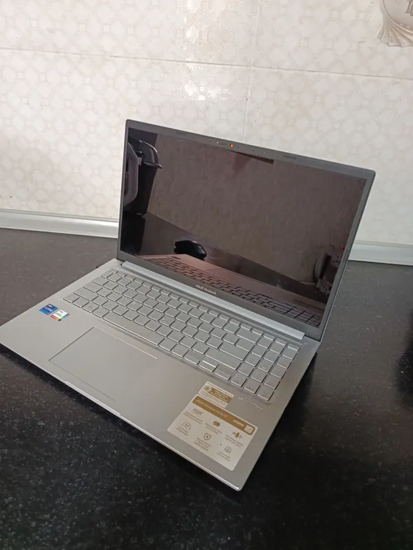 ASUS VivoBook 4 ASUS VivoBook 4