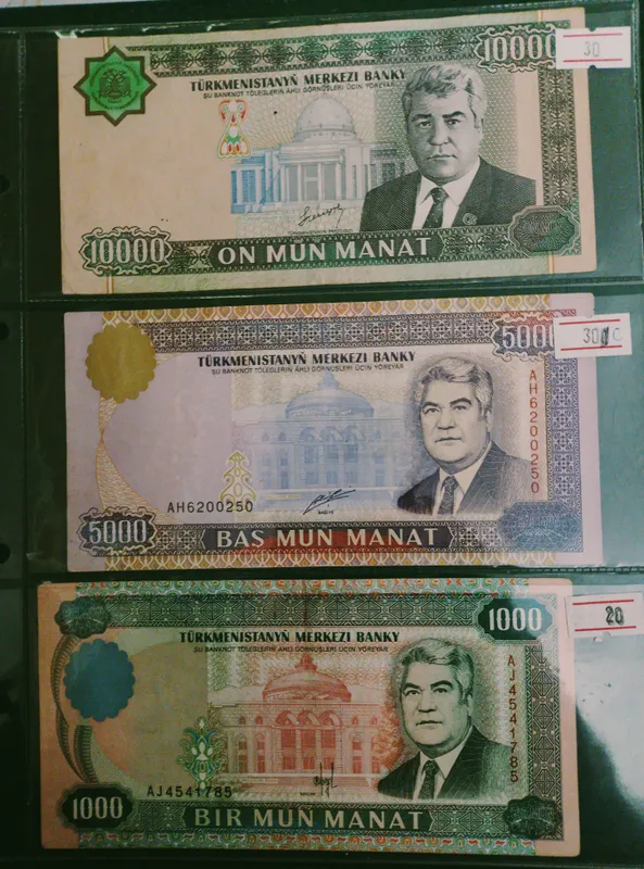 Turli xil eski qog‘oz buyumlar. 2 Turli xil eski qog‘oz buyumlar. 2