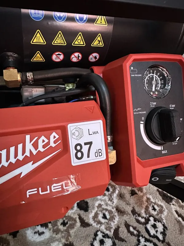Milwaukee M18 FAC FUEL + АКБ 12.0Ah FORGE 7 Milwaukee M18 FAC FUEL + АКБ 12.0Ah FORGE 7