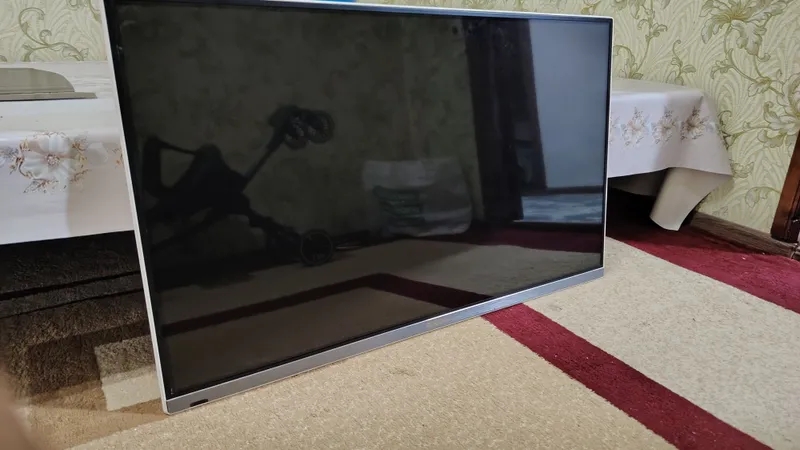 Televizor 43 sotiladi 1