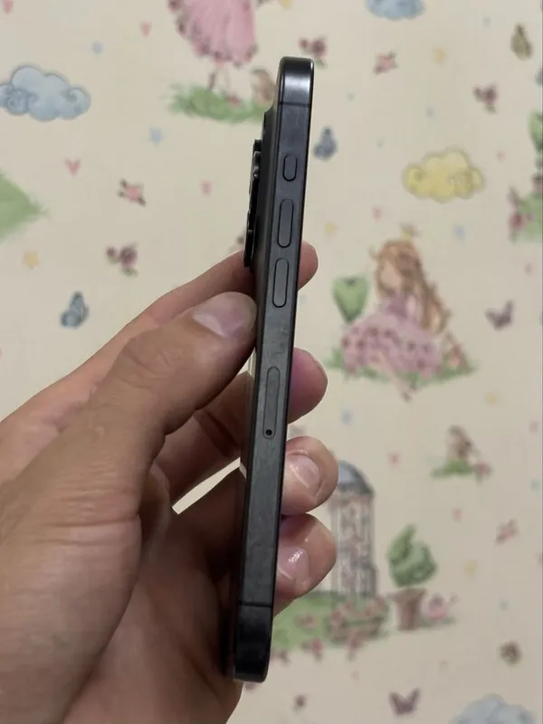 iPhone 15 Pro 256 Black 4