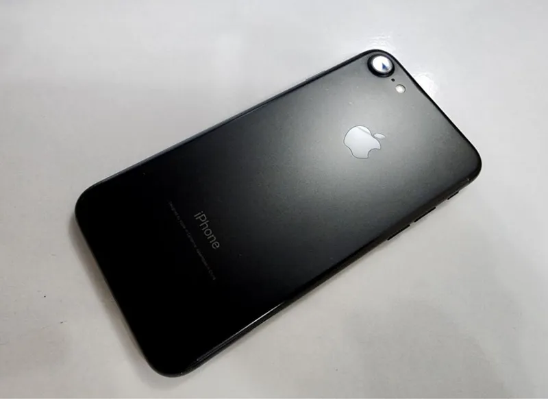 Продажа Iphone 7 / 128гб Ориг батарея держит 72% пару чехлоф в Подарок