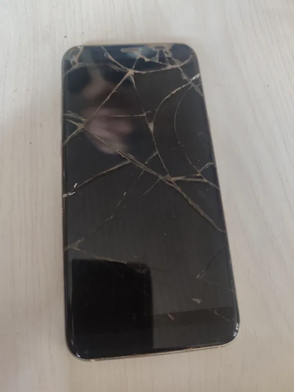 Galaxy S8 Edge: экран разбит, но работает 2 Galaxy S8 Edge: экран разбит, но работает 2