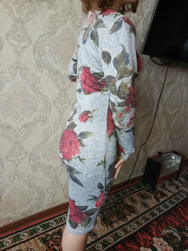 Теплое осенне-зимнее платье отличного качества. 1