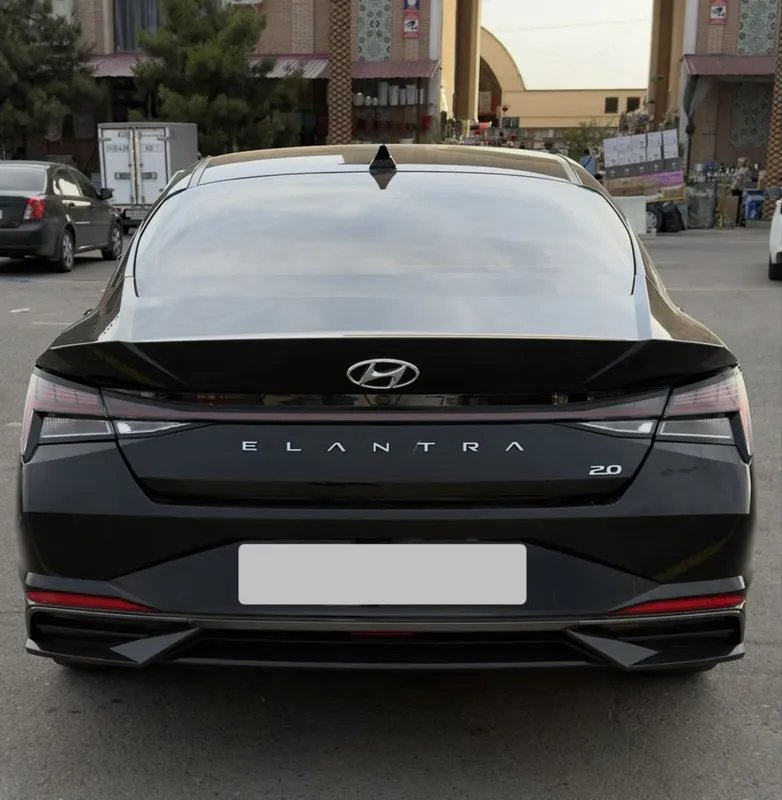 Hyundai Elantra 2022 — фото 1