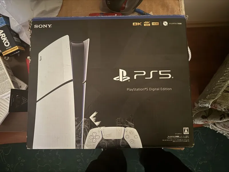 Playstation 5 sotiladi uyinlari bilan birga 2 ta joystik Playstation 5 sotiladi uyinlari bilan birga 2 ta joystik