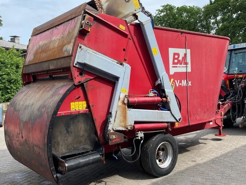 Strautmann Verti-Mix Mixer Case, Belarus, Claas Arion tortadi — фото 2