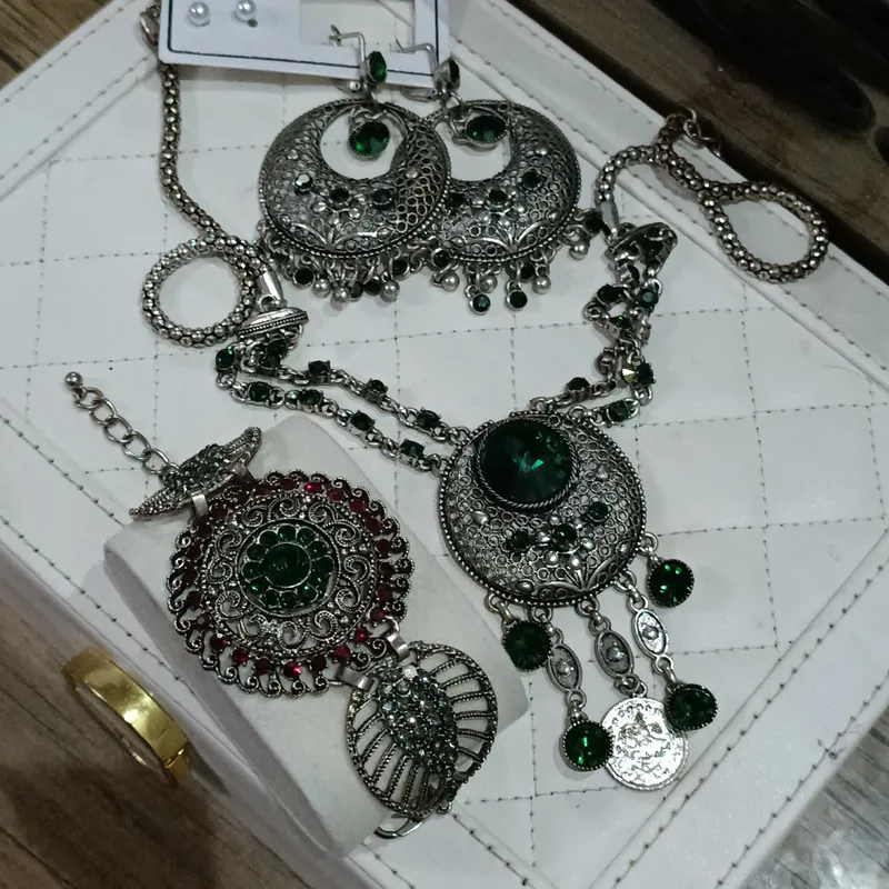 Komplekt taqinchoq