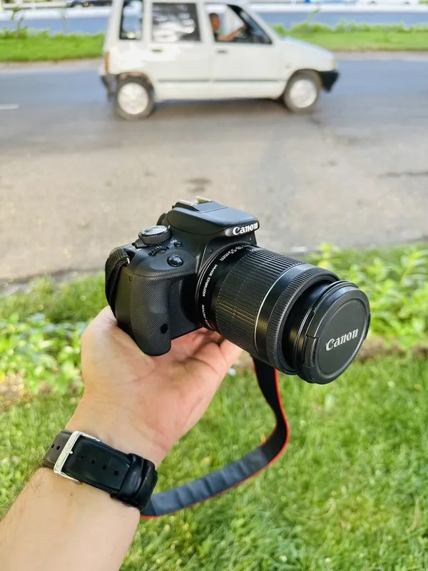 Foto va video uchun Canon EOS 100D, sensorli ekran 7 Foto va video uchun Canon EOS 100D, sensorli ekran 7