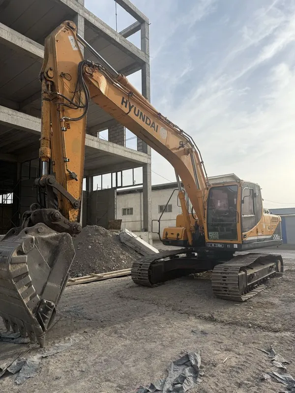 Продается HYUNDAI R220LC 2011год