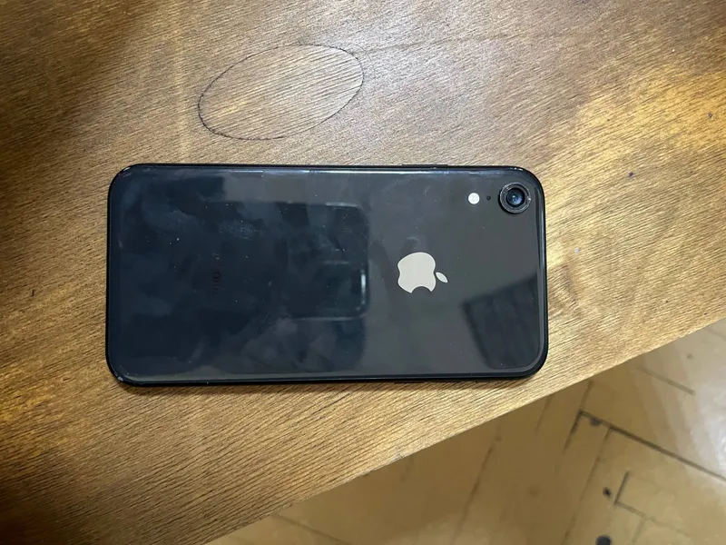iphone xr 64/100