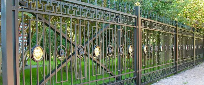 Забор из профильной (квадратной) и круглой трубы на заказ. — фото 1