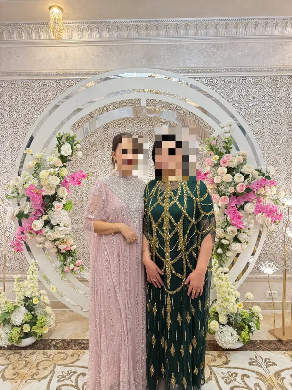 Oqshom libosi sotiladi