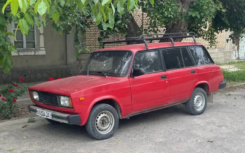 Vaz 2104 sotiladi