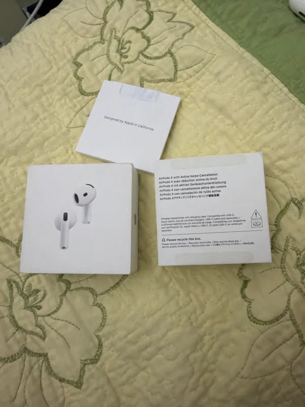 Продается AirPods 4 и IPhone 13 6 Продается AirPods 4 и IPhone 13 6