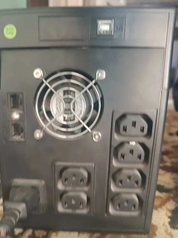 Срочно продам юпс 2000v/a 3 Срочно продам юпс 2000v/a 3