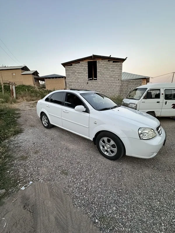 Lacetti 1.8 avtamat sotiladi