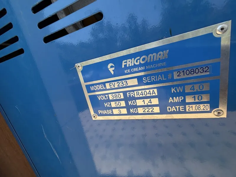 Muzqaymoq frezer sotiladi 3