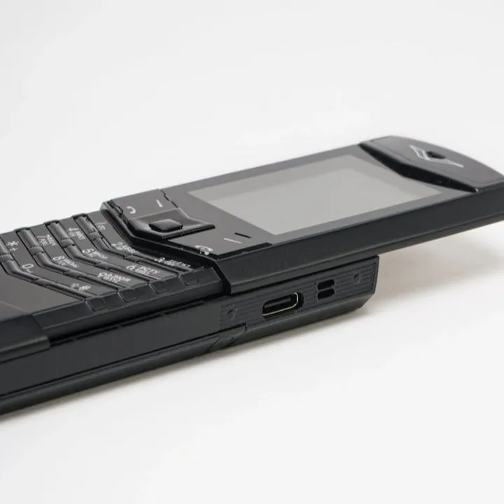 Кнопочный телефон, Vertu888pro slider 4